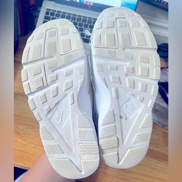 Girls Nike Huaraches - Picture 5 of 5